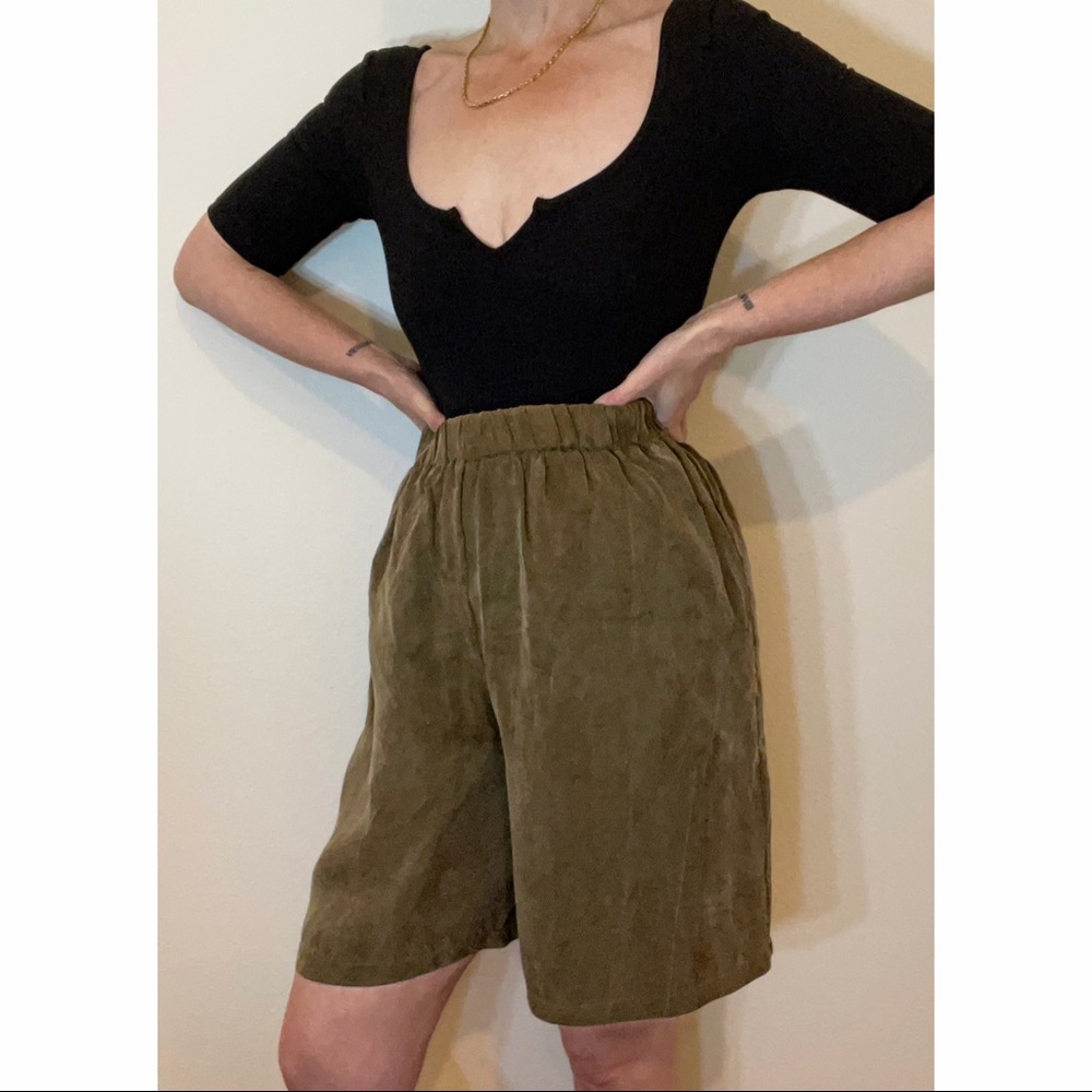 Vintage Carolyn Dewey | High Rise Military Green Shorts | Size XS